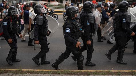 Guatemalan police begin clearing protesters’ roadblocks after president threatens a crackdown