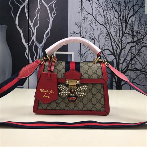  Shop at the official site of Gucci. Discover the latest ready-to-wear, handbags, shoes and accessory collections, all inspired by the finesse of Italian design. 