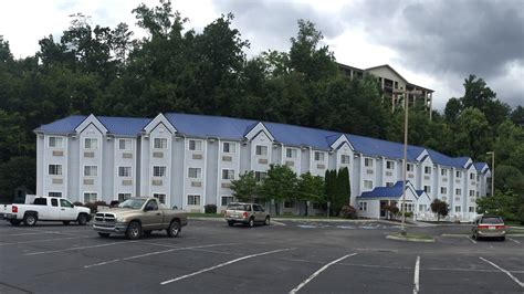 Guest inn pigeon forge. Relaxed hotel offering an outdoor pool & a fitness room, plus free breakfast & Wi-Fi. 