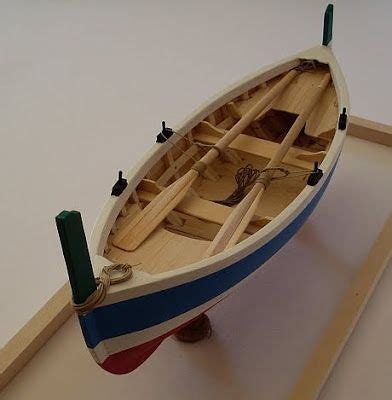 Guida alla costruzione di modellini di barche in legno. - Tanker cargo handling a practical handbook.