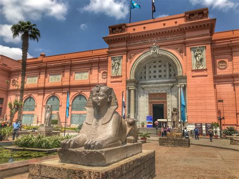 Guide to the egyptian museum cairo. - The holy quran for kids juz amma a textbook for school children with english and arabic text.