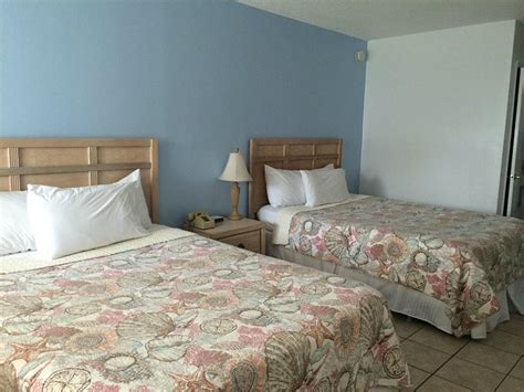 Gulf breeze motel. Now $147 (Was $̶1̶8̶5̶) on Tripadvisor: Holiday Inn Express & Suites Gulf Breeze - Pensacola Area, an IHG Hotel, Gulf Breeze. See 30 traveler reviews, 47 candid photos, and great deals for Holiday Inn Express & Suites Gulf Breeze - Pensacola Area, an IHG Hotel, ranked #1 of 3 specialty lodging in Gulf Breeze and rated 4 … 