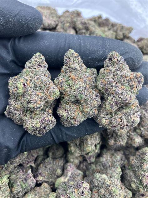 Helps with: Anxiety. Depression. Fatigue. calming energizing. This potent sativa is a cross of Sweet Pink Grapefruit and Orange Bud, and it’s best known for its amazing smell and flavor. As you .... 