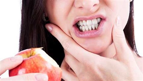 Gums on roof of mouth peel when eating hard food, slight ... - HealthTap