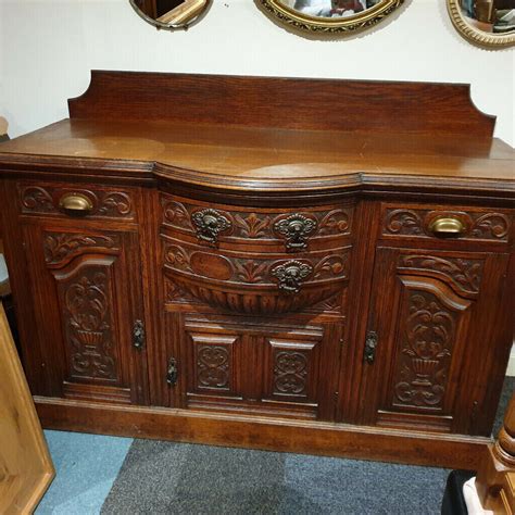 Gumtree antique furniture. According to the Wrought Iron Furniture blog, determining an iron bed’s age involves inspecting the various vintage designs and looking for the manufacturer’s stamp or trademark and date. The site further advises to examine bed styles in an... 