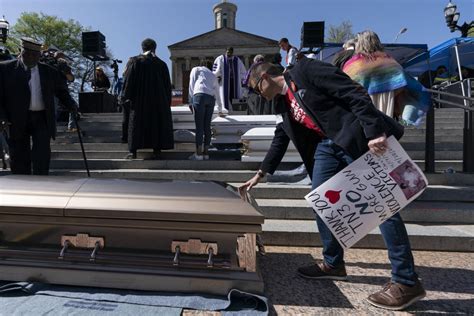 Gun safety demonstrators carry caskets to Tennessee Capitol
