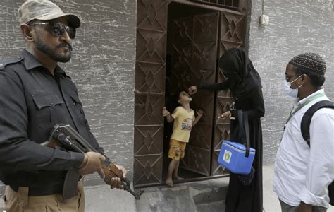 Gunmen attack police guarding polio team in northwest Pakistan and kill 1 officer