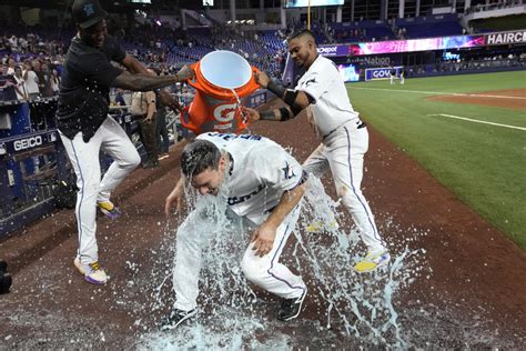Gurriel scores from first on error in ninth to give Marlins a 10-9 victory over Cardinals