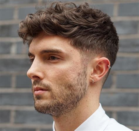 Guy haircuts for wavy hair. The beach hairstyles are most complimentary for those guys whose hair texture is naturally wavy or curly hairstyles for men. To ace the surfer hair style, they simply should let their hair grow until the coils begin to form and wear it loose. Several bleached streaks here and there won’t hurt though. 