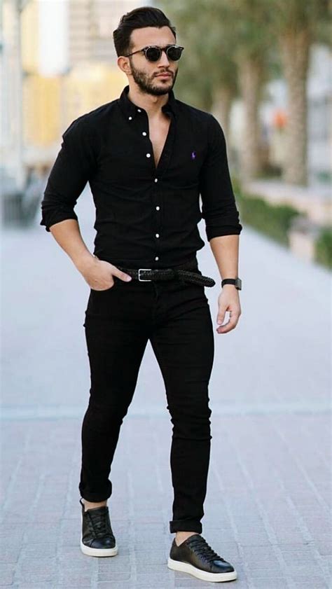 Guys black jeans outfit. Oct 25, 2023 · The most simple and the most stylish combination out there - your favourite black jeans with your white shirt. Such a timeless and casual, yet elegant combination that you can wear basically anywhere. Play it safe and to keep things casual, put on a colorful open shirt over your t-shirt, casual jacket or wear sunglasses. 