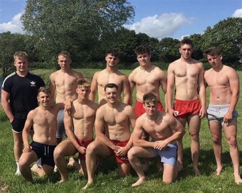 Guys mooning.  10K subscribers in the MooningMen community.  Nov 15, 2024 ·...