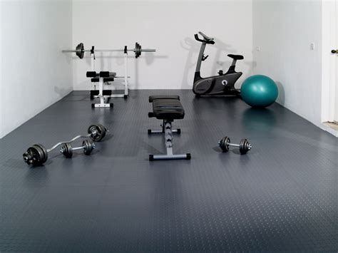Gym flooring tiles. In a gym setup that's primarily focused on heavier machines, your top priority should be keeping your carpet, tile, or wood flooring looking like new.In a situation like this, you … 
