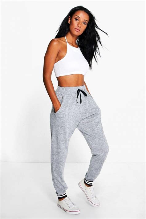 Gym joggers. Dec 7, 2022 · Girlfriend Collective 50/50 Classic Jogger. This pair has a classic, relaxed fit that's available in tons of colors and sizes, with options from XXS all the way to 6XL. Taller testers especially ... 