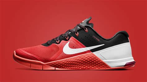 Gym shoes for working out. What’s the difference between training shoes and running shoes? The best training shoes for weightlifting and workouts from Nike, Reebok, APL, No … 