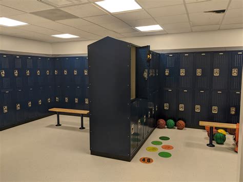 Gym with lockers. Gym lockers and gym locker rooms are essential to any sports club, leisure centre and gym facility. Providing guests and staff with security and privacy, our lockers will keep your members’ minds at ease, safe in the knowledge that their property is secure. 