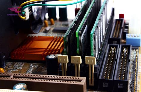 Hình ảnh khe cắm bộ nhớ RAM - Dimm Slot: Cửa sổ nâng cấp hiệu suất máy tính