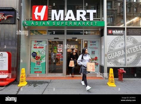 H Mart Koreatown Plaza in the city Los Angeles by the address 928 S