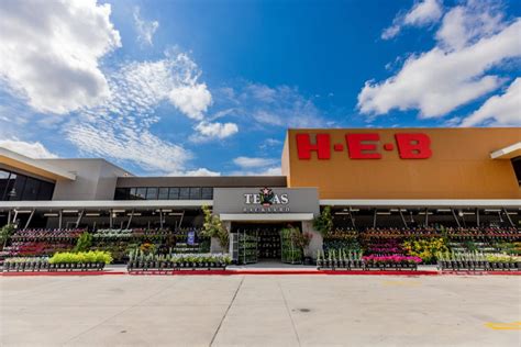 H-E-B celebrates grand opening of Nutty Brown store