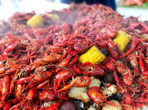 Whether you're curious about these tasty Cajun delights or you throw the best crawfish boil on the block, H-E-B has everything you need to host the season’s best seafood boil. Shopping to create your perfect boil has never been easy at Texas’ Live Louisiana Crawfish Headquarters.. 