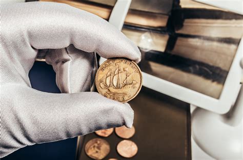 Handling Gold Coins - Guide to Take Care of Gold Coins | Melorra - balustradellc