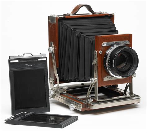 HANDMADE DEARDORFF VIEW CAMERAS GIVE OLD-TIME VALUE