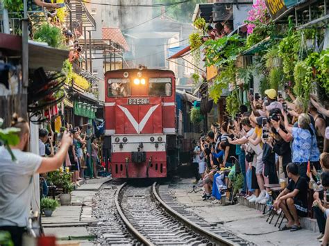 Hanoi Train Street Experience: Day vs Night - balustradellc