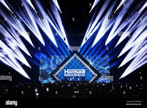 Hardwell & Austin Mahone - Creatures Of The Night (Official - muktibox.com