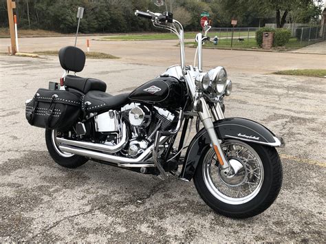 HARLEY-DAVIDSON SOFTAILS Motorcyclist