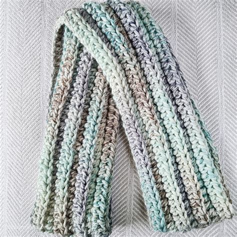 HDC Crochet Infinity Scarf Pattern - EasyCrochet.com