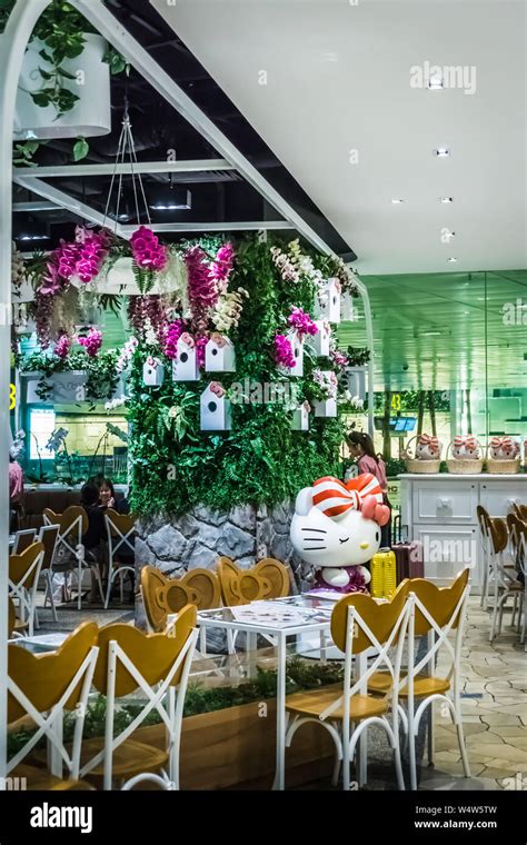 HELLO KITTY ORCHID GARDEN, Singapore - Changi