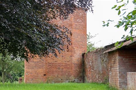 HENHOUSE AND DOVECOTE APPROX 20 YARDS EAST OF …