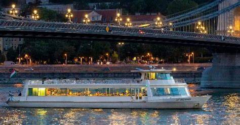 Hiburan malam di Budapest - balustradellc