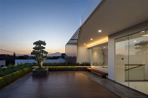 Hidden Rooftop Garden: Oase Tersembunyi dalam Rumah Mewah Tropis ... - balustradellc