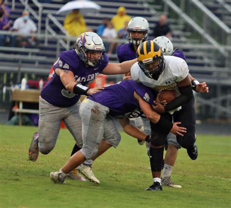 HIGH SCHOOL FOOTBALL: Generals roll over Musketeers