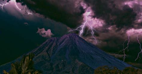 Hindari Petir di Gunung, Perhatikan Hal Ini - balustradellc