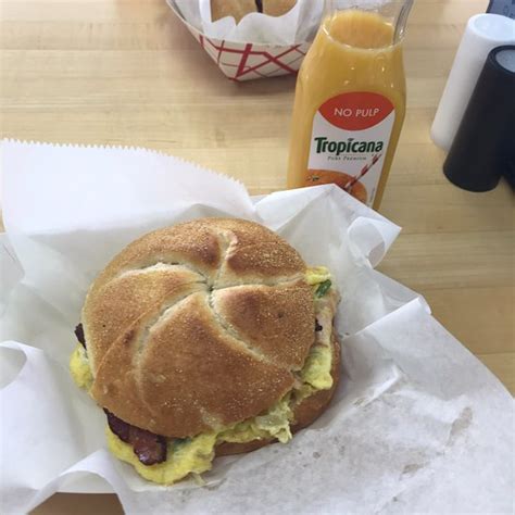 HOLE IN 1 BAGELS, Bonita Springs - Tripadvisor