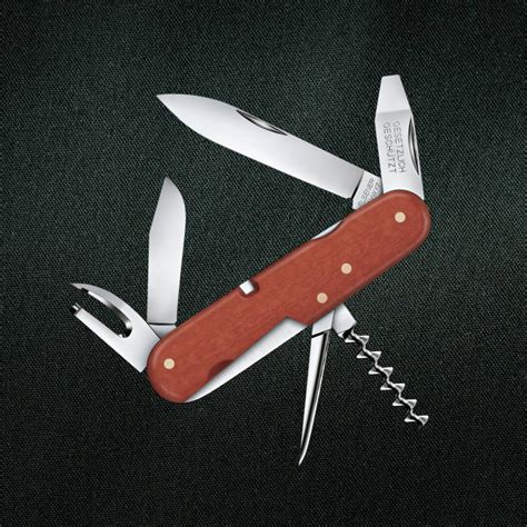 How the iconic Swiss Army Knife was created and evolved over time - SMKW - balustradellc