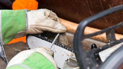 How the Pro's sharpen a chainsaw - balustradellc