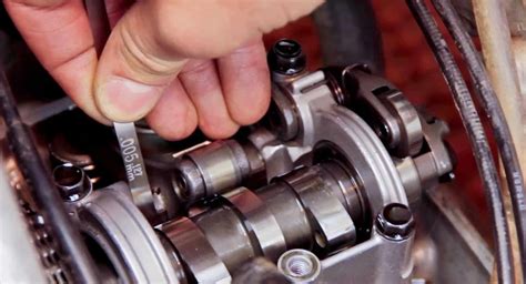 How to adjust valve clearance #maintenance #motorcycle #valve - balustradellc