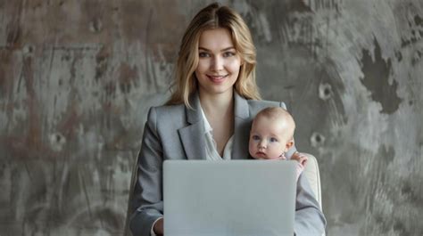 How To Balance Work And Baby - Moms on Maternity - balustradellc