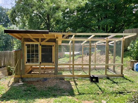 How To Build A Backyard Chicken Coop - Homesteading - balustradellc