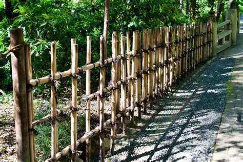 How to Build a Bamboo Fence - Mother Earth News - balustradellc