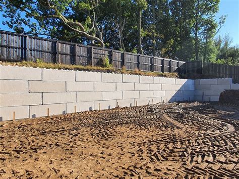 How to Build a Block Retaining Wall - Lowe's - balustradellc