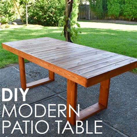 How To Build a DIY Patio Table - The Family Handyman - balustradellc