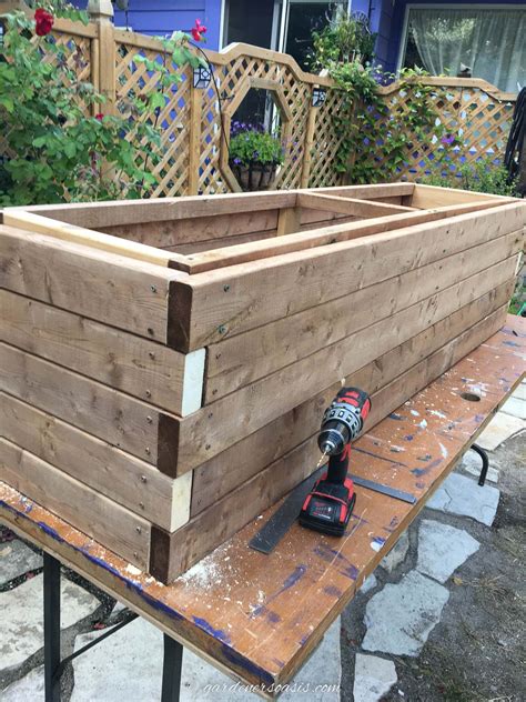 How To Build A Large DIY Planter Box - balustradellc
