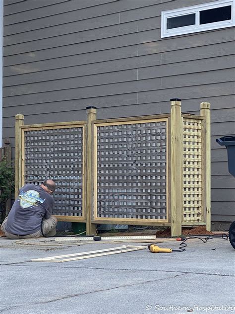 How to Build a Privacy Screen Fence {from Scratch} - balustradellc
