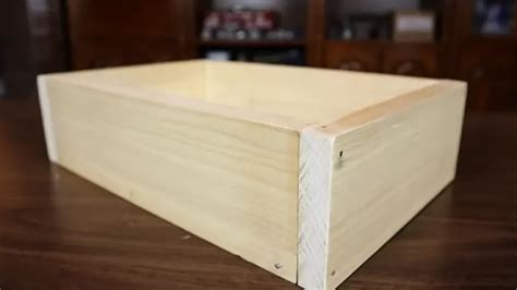 HOW TO BUILD A WOODEN BOX WITH A LID - balustradellc