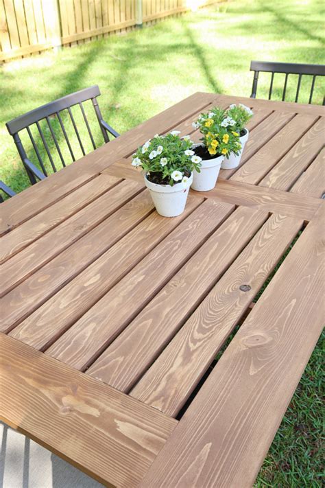 How to Build an Outdoor Dining Table - Free Plans - balustradellc