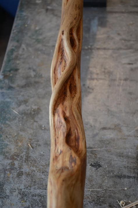 How to carve, strip and clean a diamond willow walking stick - balustradellc