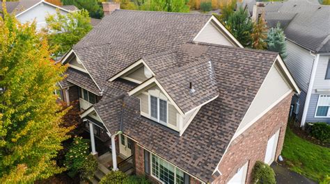 How to Choose the Right Shingle Color for Your Roof - balustradellc